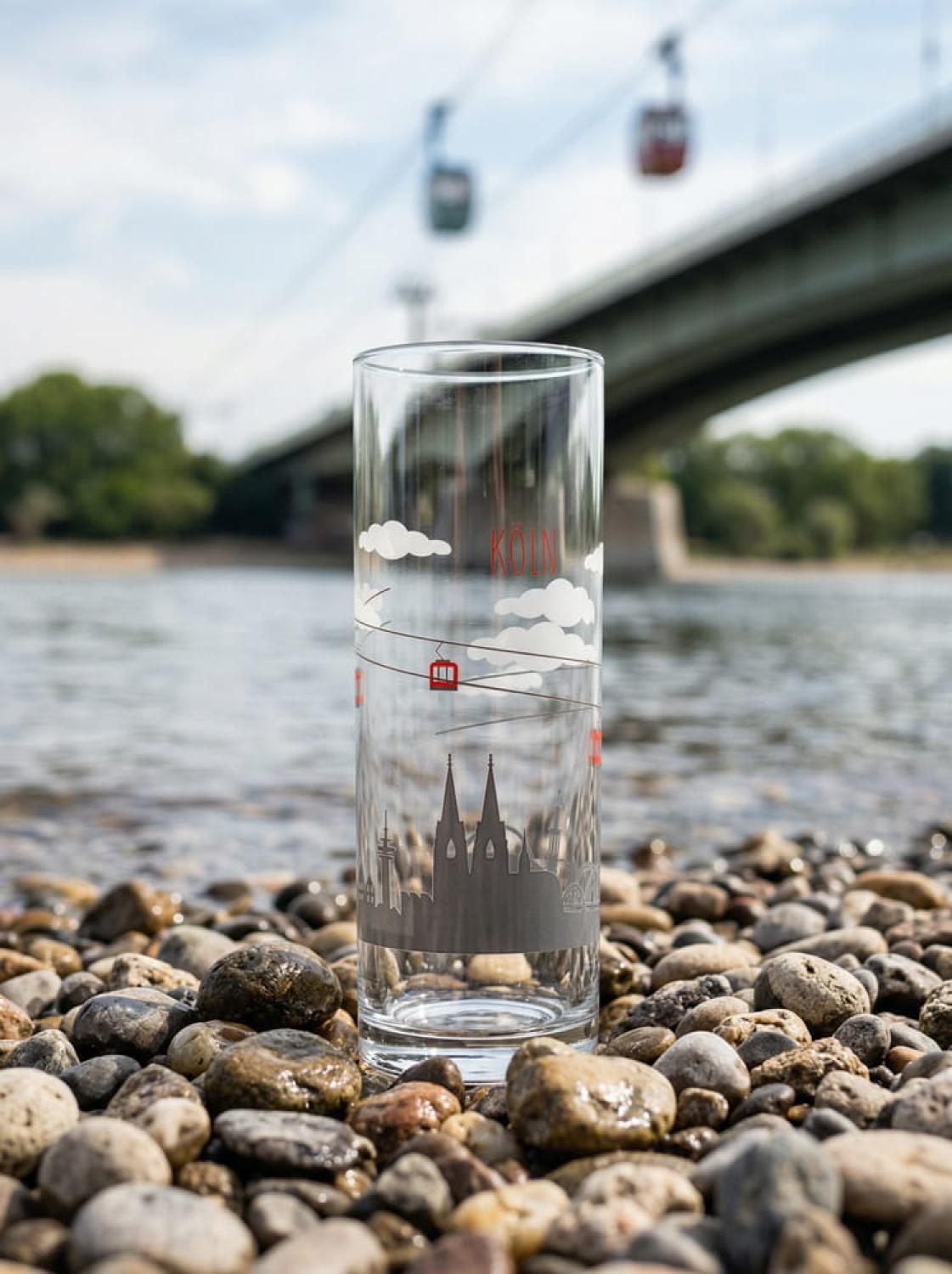 Kölschstange Panorama am Rhein fotografiert